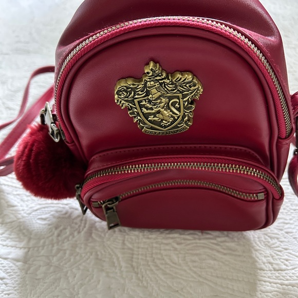 NEW Harry Potter Gryffindor Mini Backpack Crossbody - dark red - with old emblem - Picture 4 of 8